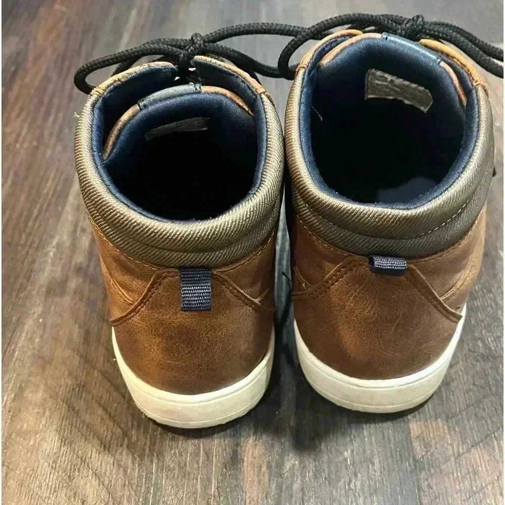 Boys size 5 Wonder Nation lightweight brown high tops GUC